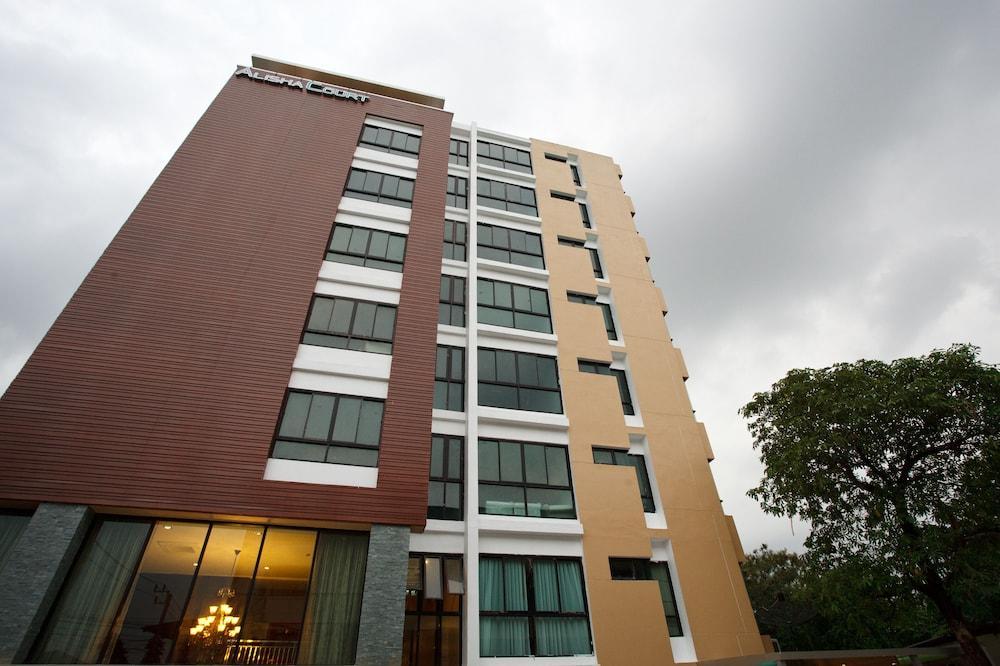Alisha Court Hotel & Residence Bangkok Exterior photo