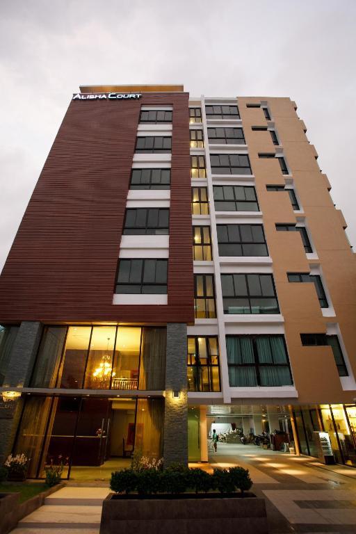 Alisha Court Hotel & Residence Bangkok Exterior photo