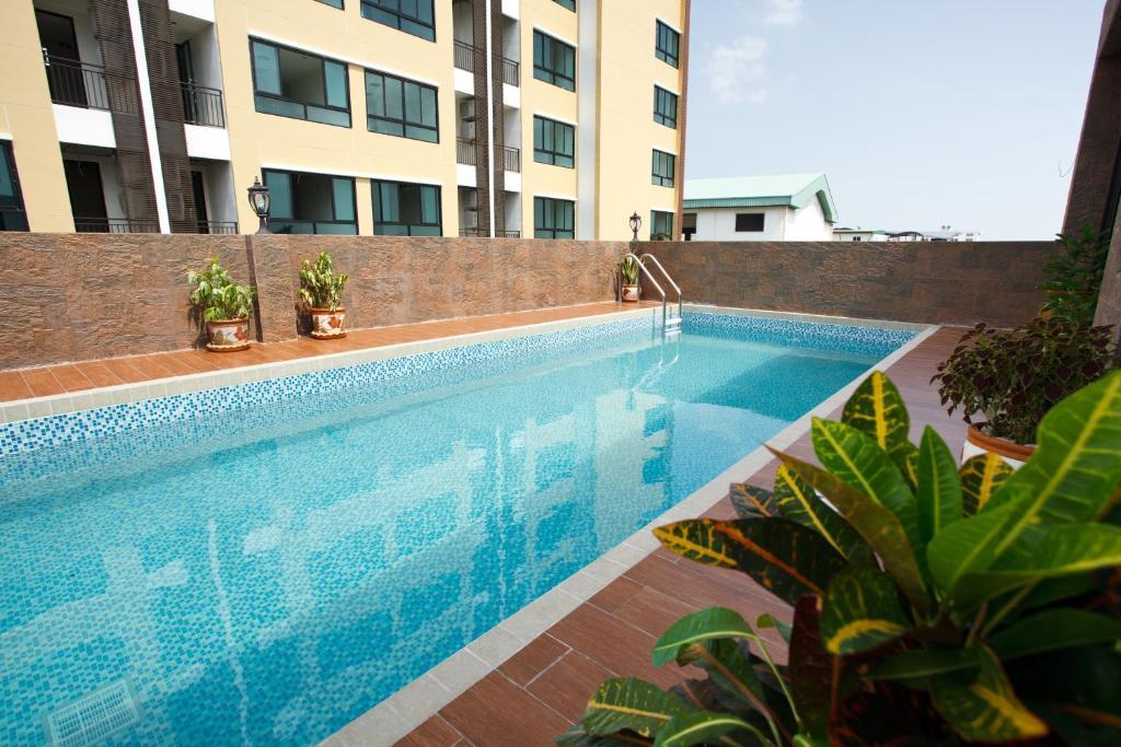 Alisha Court Hotel & Residence Bangkok Exterior photo