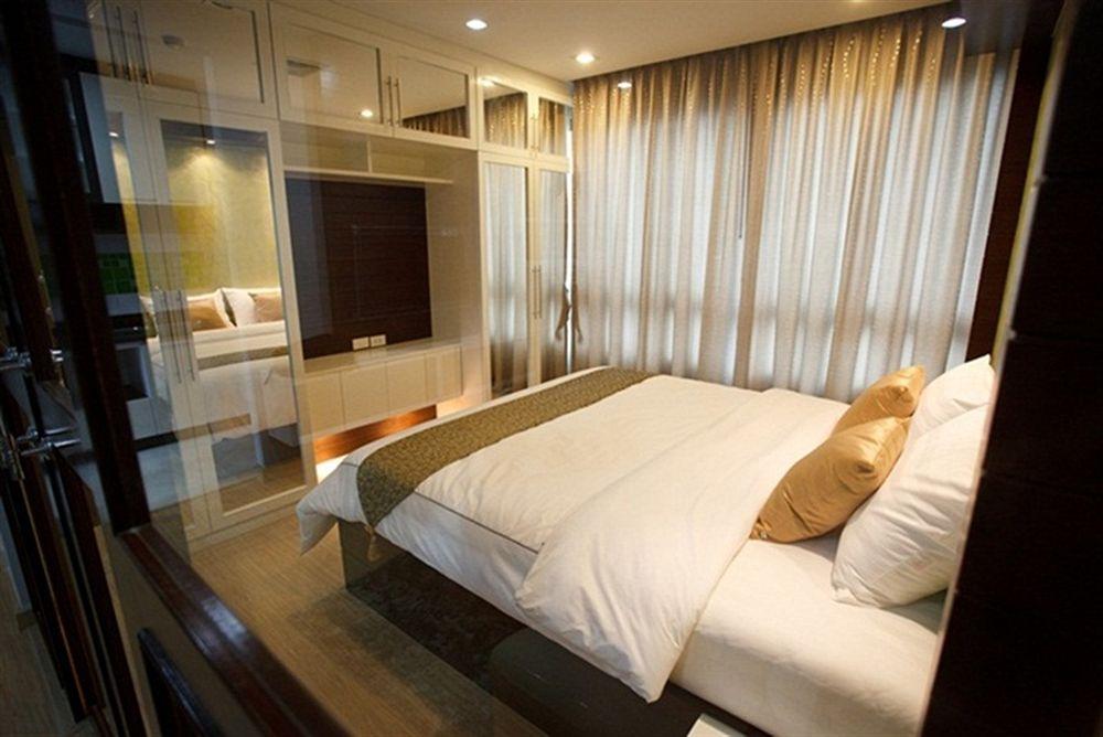 Alisha Court Hotel & Residence Bangkok Exterior photo