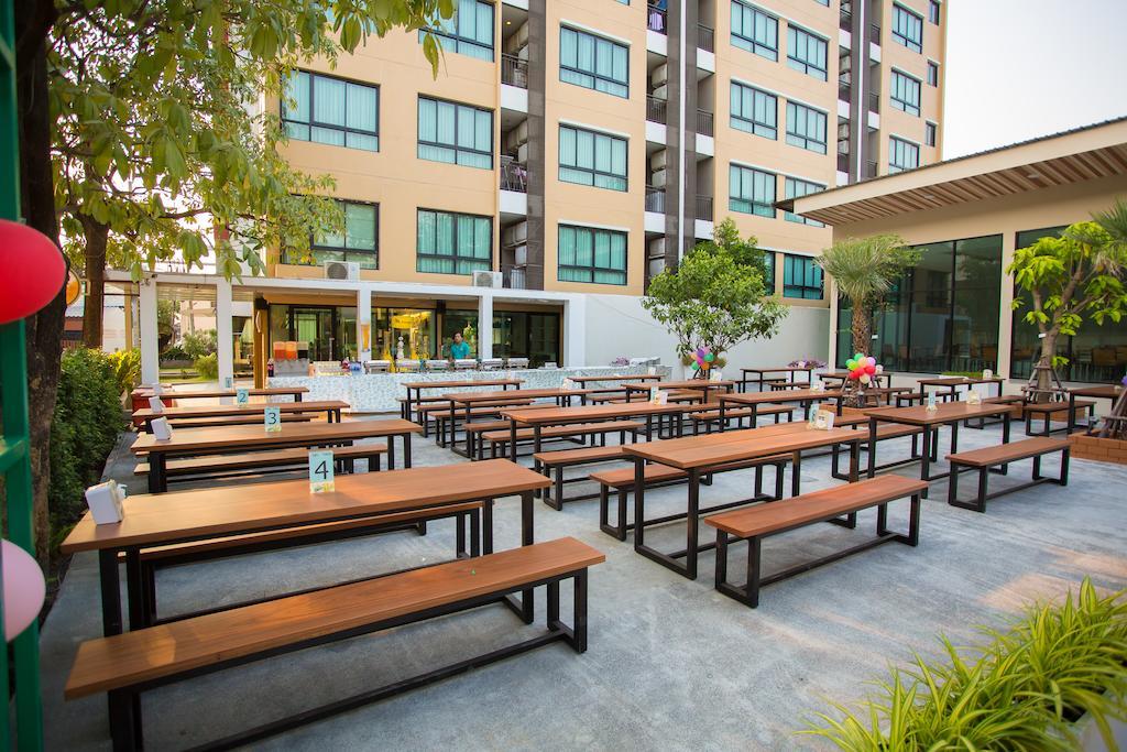 Alisha Court Hotel & Residence Bangkok Exterior photo